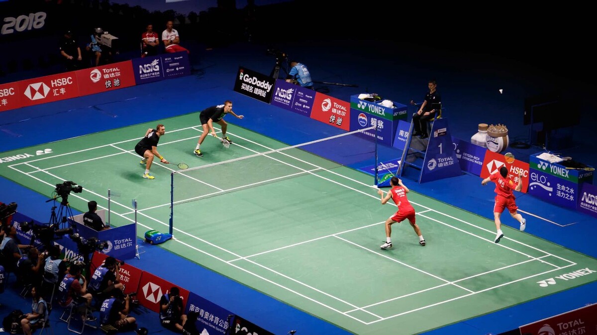 整体进攻更 整体进攻更