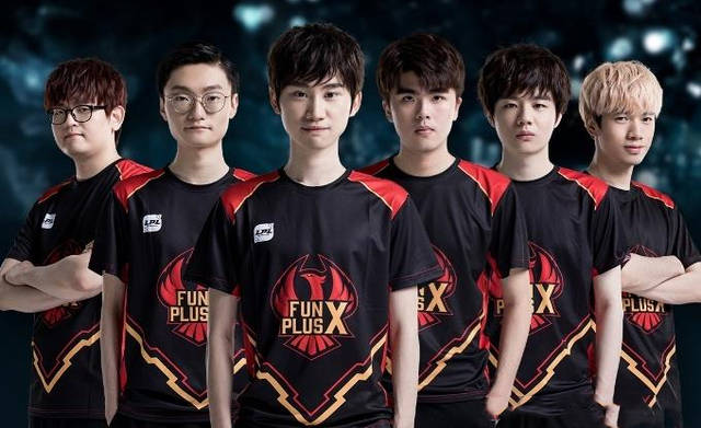 都赛季报销了一瘸一拐的欧文走向了一瘸一拐的小托马斯.