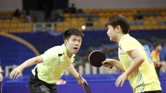 《锈湖》制作团队出席2025 WePlay！现场互动合影时段公开！